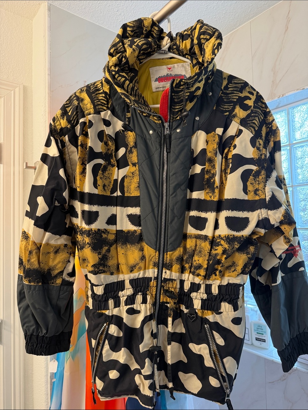 OBERMEYER Women’s Ski Black & Yellow Patterned Jacket VINTAGE